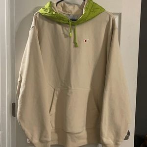 BNWOT CHAMPION REVERSE WEAVE HOODIE
